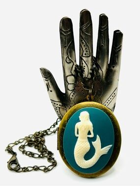Vintage-Style Mermaid Sea Foam Green Cameo Locket Necklace Mermaidcore